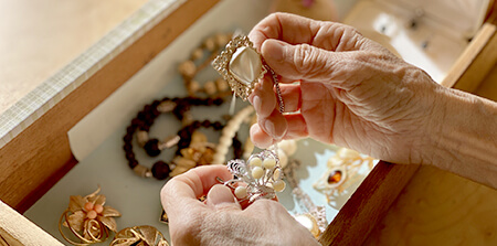 是非一度！おたからや六番町駅前店にお持ちください！